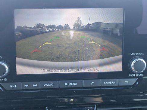 Used 2025 Nissan Pathfinder SV FWD image 20