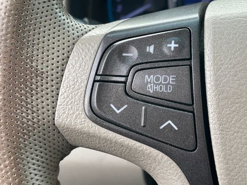 Used 2011 Toyota Sienna XLE image 18