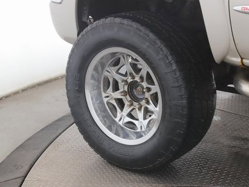 Used 2006 GMC Sierra 2500 SLT w/ Heavy-Duty Power Package image 13