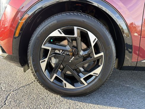 Used 2025 Kia Sportage SX image 11