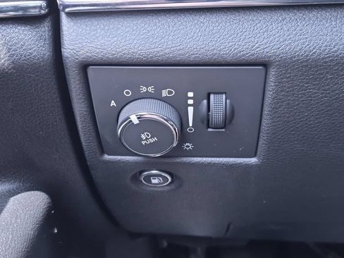 Used 2014 Jeep Grand Cherokee Overland AWD/4WD image 28