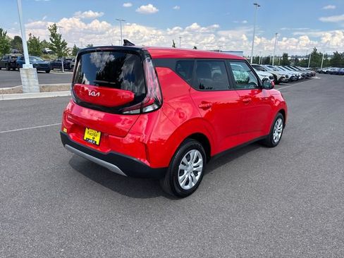 Used 2025 Kia Soul LX FWD image 3