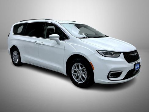 Used 2022 Chrysler Pacifica Touring-L FWD image 3