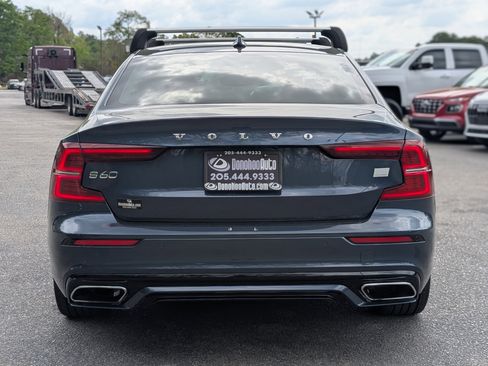 Used 2022 Volvo S60 T8 R-Design image 8