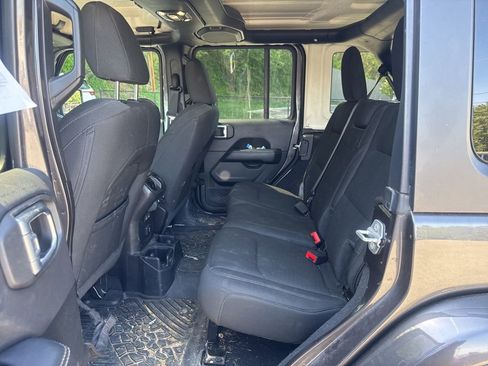 Used 2021 Jeep Wrangler Unlimited Sahara image 21