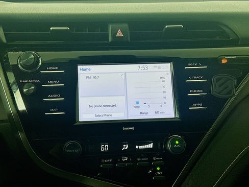 Used 2020 Toyota Camry SE FWD image 19