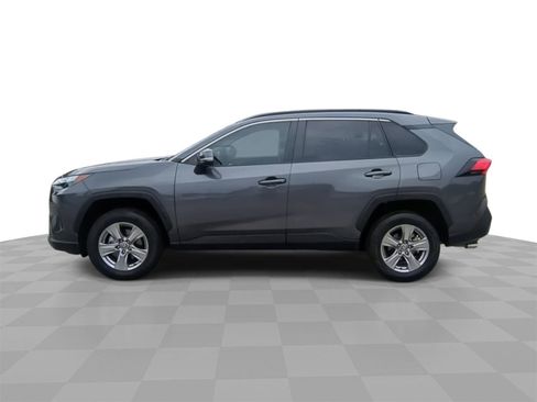 Used 2022 Toyota RAV4 XLE w/ Convenience Package image 5