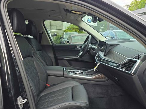 Used 2025 BMW X7 xDrive40i w/ Premium Package AWD/4WD image 10