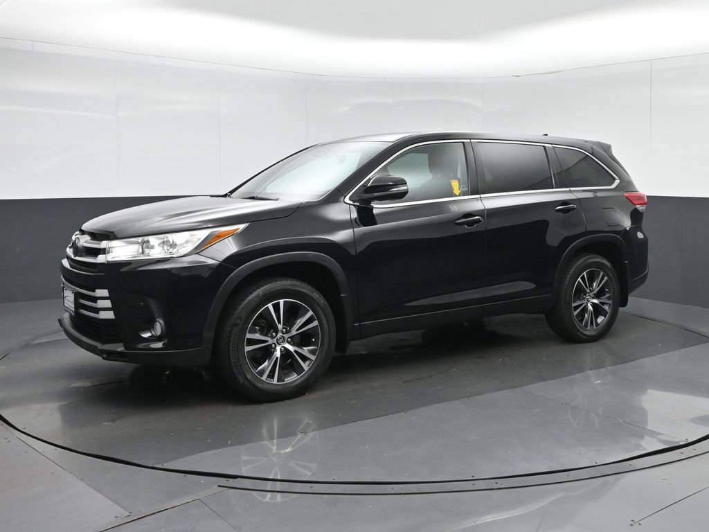 Used 2019 Toyota Highlander Plus AWD/4WD image 3
