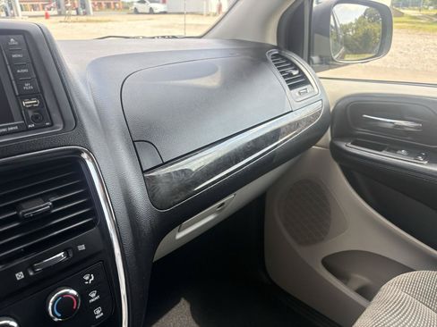 Used 2020 Dodge Grand Caravan SE FWD image 17