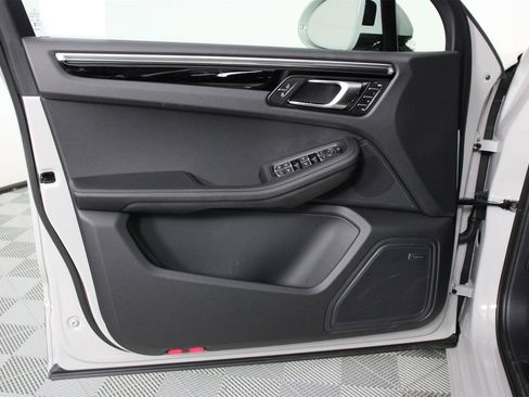 New 2025 Porsche Macan image 21