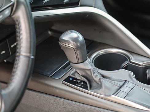 Certified 2022 Toyota Camry SE image 21