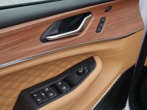 New 2025 Jeep Grand Cherokee Summit image 12