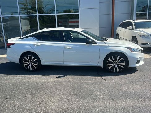 Used 2021 Nissan Altima 2.5 SR w/ SR Premium Package AWD/4WD image 2