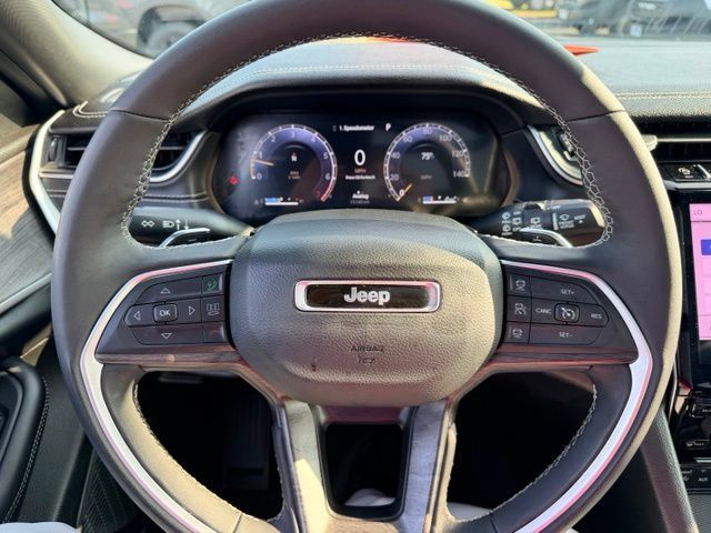 Used 2025 Jeep Grand Cherokee L Limited w/ Luxury Tech Group II AWD/4WD image 8