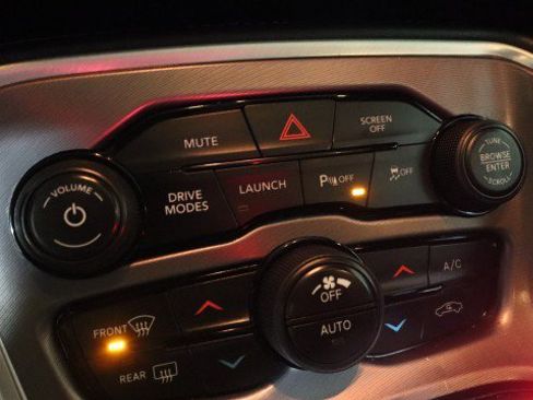 Used 2016 Dodge Challenger SRT RWD image 20