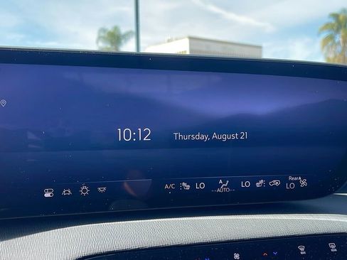 Used 2025 Buick Enclave Sport Touring w/ Power Package image 17