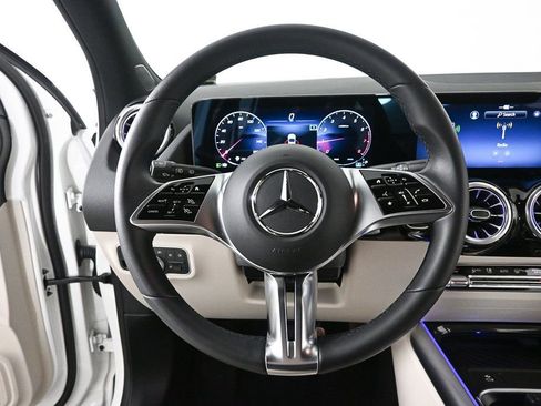 Used 2025 Mercedes-Benz GLA 250 image 2