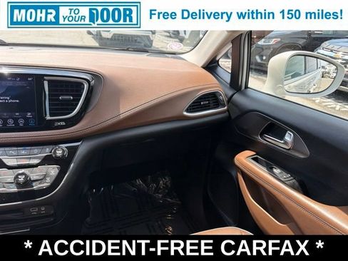 Used 2019 Chrysler Pacifica Limited w/ Advanced Safetytec Group FWD image 31