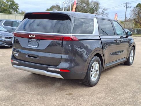 Used 2024 Kia Carnival LX image 4