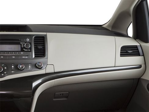 Used 2013 Toyota Sienna XLE FWD image 16