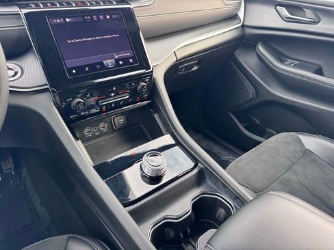 Used 2024 Jeep Grand Cherokee L Laredo image 35