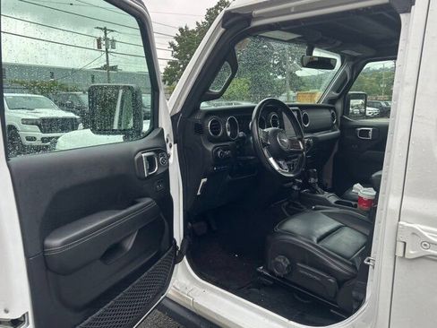 Used 2022 Jeep Wrangler Unlimited Sahara w/ Cold Weather Group AWD/4WD image 9
