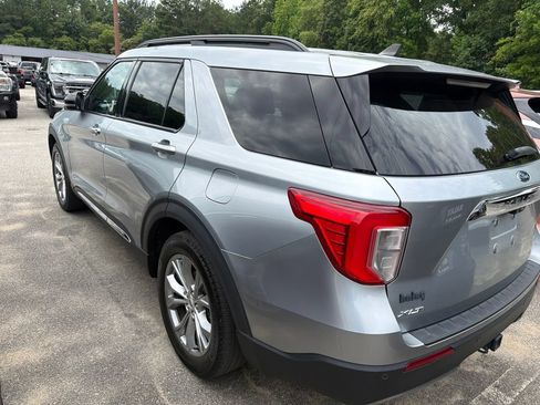 Used 2023 Ford Explorer XLT w/ Equipment Group 202A RWD image 3