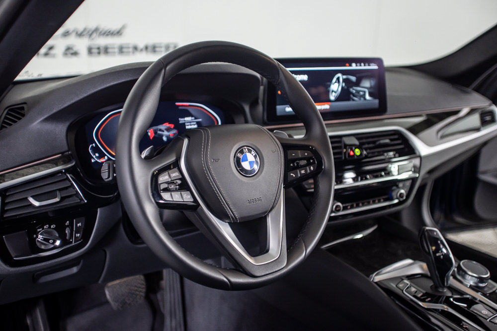 Used 2023 BMW 530i w/ Premium Package RWD image 14