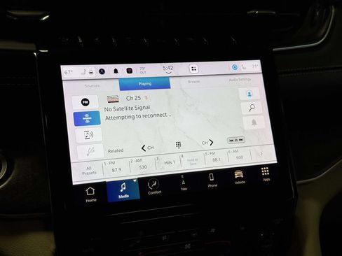 Used 2023 Jeep Grand Cherokee L Limited w/ Luxury Tech Group II AWD/4WD image 28
