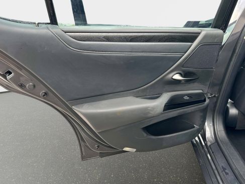 Used 2024 Lexus ES 350 w/ Technology Package image 12