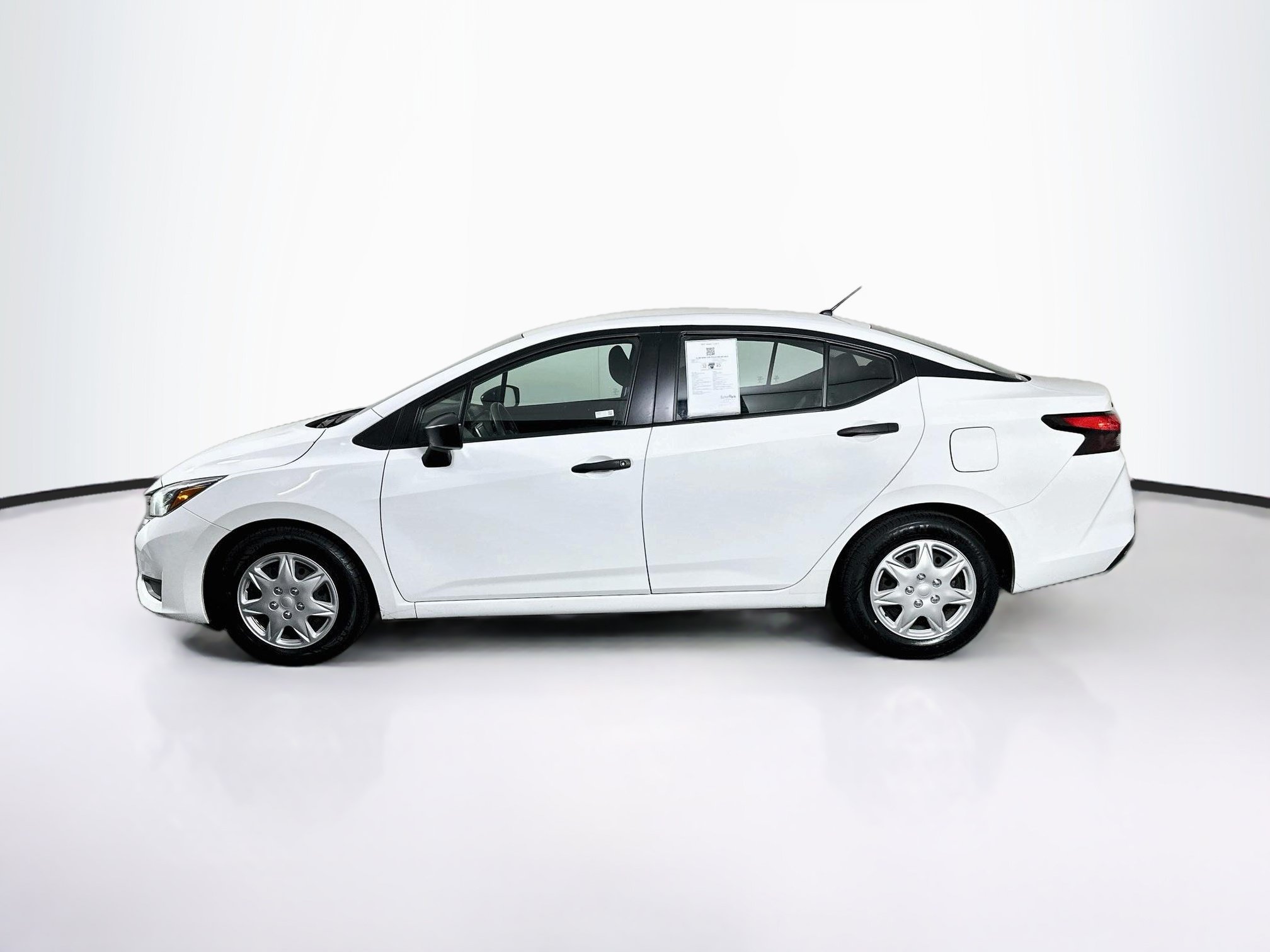 Used 2025 Nissan Versa S FWD image 4