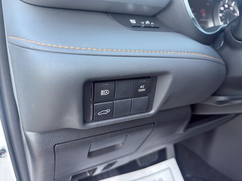 Used 2023 Toyota Highlander Bronze Edition AWD/4WD image 13