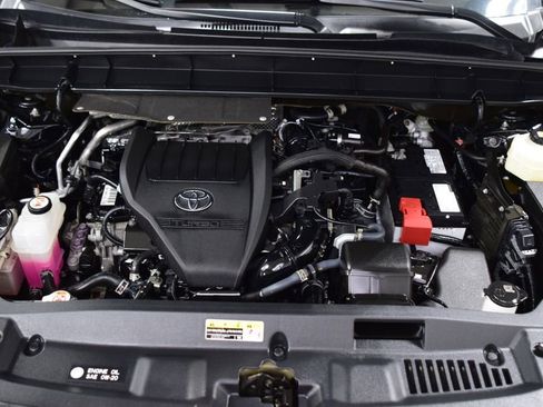 Used 2023 Toyota Highlander LE AWD/4WD image 28