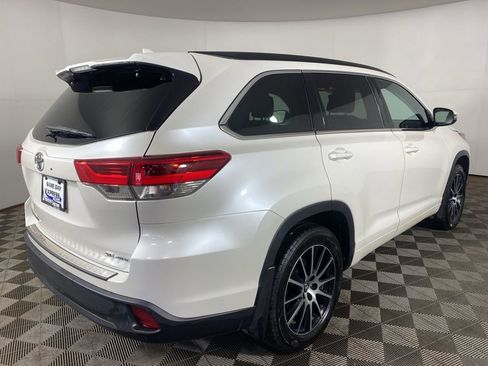 Used 2018 Toyota Highlander SE image 7