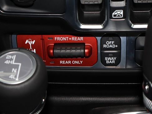 New 2025 Jeep Wrangler Unlimited Rubicon w/ Technology Group image 28