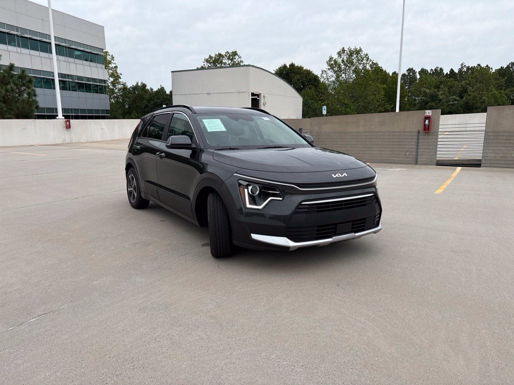 Used 2023 Kia Niro EX FWD image 4