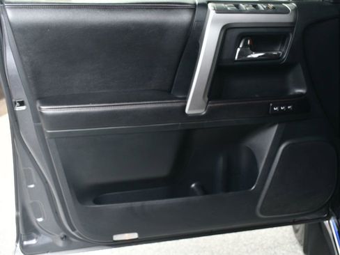 Used 2015 Toyota 4Runner Limited AWD/4WD image 22