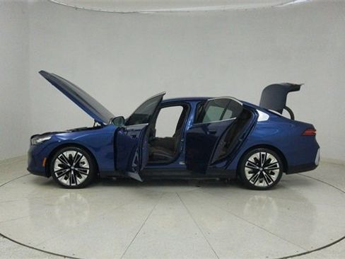 Used 2025 BMW 540i xDrive image 72