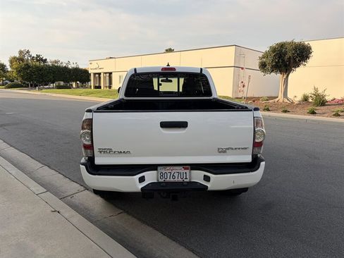 Used 2015 Toyota Tacoma PreRunner w/ TRD Sport Package image 5