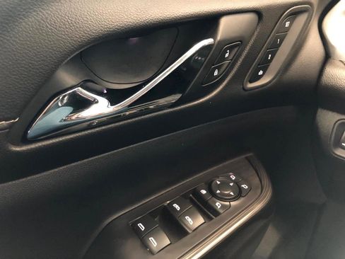 Used 2020 GMC Acadia SLT w/ Driver Alert Package II image 16