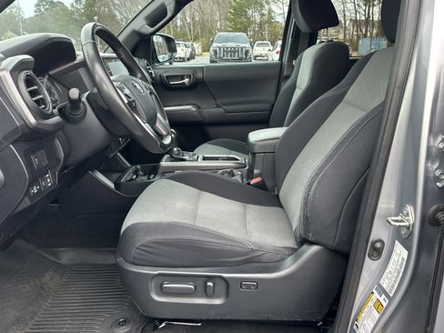 Used 2020 Toyota Tacoma TRD Off-Road image 9