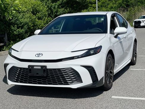 Used 2026 Toyota Camry SE AWD/4WD image 2