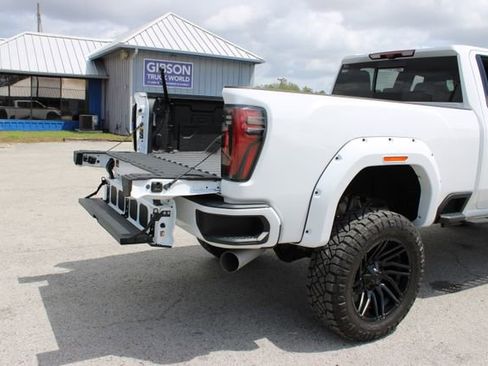 Used 2024 GMC Sierra 2500 AT4 w/ AT4 Premium Plus Package AWD/4WD image 11