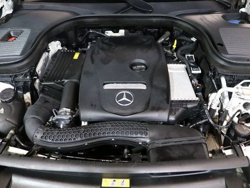 Used 2019 Mercedes-Benz GLC 300 4MATIC image 32