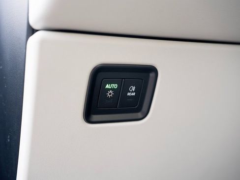 Certified 2025 Porsche Macan 4S Electric image 27