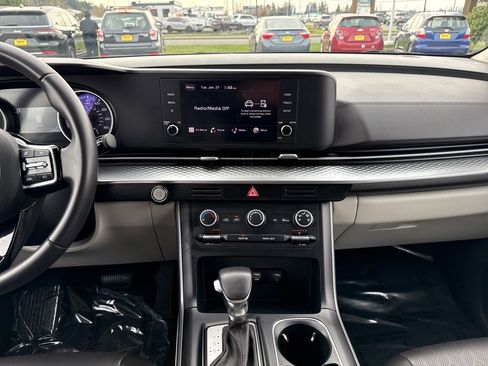 Certified 2024 Kia Carnival LX image 23