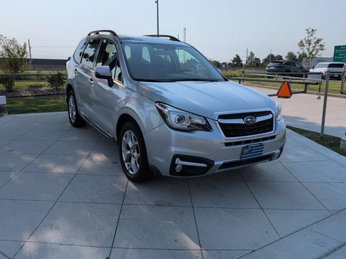 Used 2017 Subaru Forester 2.5i Touring AWD/4WD image 2