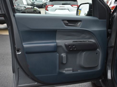 Used 2025 Ford Maverick Lariat w/ Black Appearance Package image 12