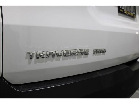 Used 2022 Chevrolet Traverse LT image 19